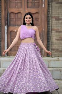 Prêt-à-porter de créateur Crop-Top Lehenga Choli Ensemble - Product Image 2