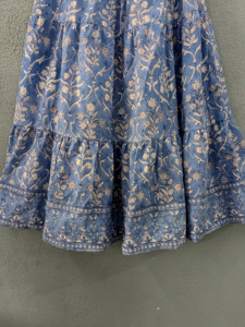 Jupe maxi décontractée bohème pour femme, en coton écologique, à imprimé artisanal, à volants, ajustable, longueur cheville, avec sequins contrastants - Product Image 2