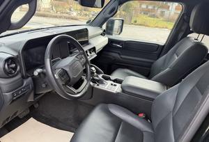 Nuevo/USADO TOYOTA LAND CRUISER 3.0L DIÉSEL COLOR NEGRO TRANSMISIÓN AUTOMÁTICA SUV - Product Image 2