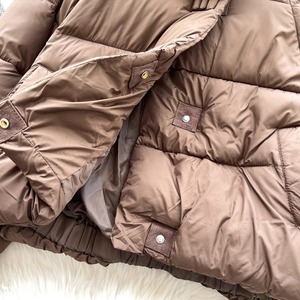 Chaqueta acolchada con estilo de color personalizado para mujer, chaqueta acolchada con capucha al por mayor de alta calidad, chaqueta de invierno con cremallera a prueba de viento - Product Image 3