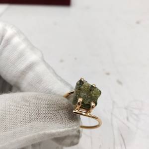 Bague en pierre précieuse de Moldavite authentique Magnifique cadeau fait à la main pour elle Cadeau de fiançailles pour son cadeau d'anniversaire - Product Image 2