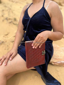 Nuevos diarios de bloqueo de cierre de bronce de cuero en relieve con herramientas manuales reales, diarios de Poesía de viaje con bloqueo de cuero Vintage tradicional bohemio - Product Image 3