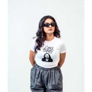 เสื้อเจอร์ซีย์ Lana Del Rey น่ารัก ใส่สบาย ระบายอากาศได้ดี ผลิตจากผ้าฝ้าย 100% ไซส์ XL ตกแต่งด้วยผ้าไหมพร้อมโลโก้ - Product Image 1