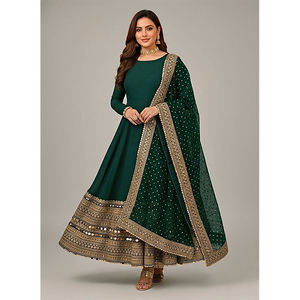 Nuevo Stock de Ropa India Tradicional, Hermoso Traje Anarkali de Seda Romana con Bordado de Lentejuelas en Venta - Product Image 1