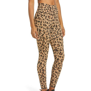 Legging de bonne qualité pour femmes Logo personnalisé Leggings de yoga pour femmes à taille élastique Legging pour femmes personnalisé à prix raisonnable - Product Image 4