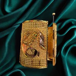 ชุดกำไลข้อมือดีไซน์หรูหราพร้อมกำไลชุบทอง22K ชุดเครื่องประดับสไตล์โมเดิร์นสำหรับผู้หญิง - Product Image 1