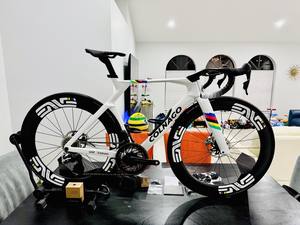 2026 Colnago Y1Rs Carbon Disc SMALL Blanc ENVE 6.7 Couleur des Champions du Monde Colnago - Product Image 4