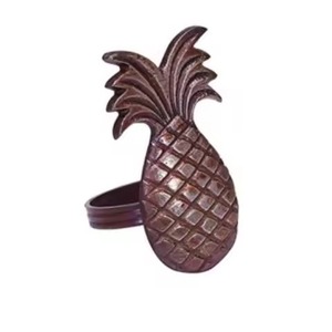 Anillo para Servilletas con Diseño de Piña y Acabado Marrón Antiguo, Anillo para Servilletas de Mesa de Comedor - Product Image 1