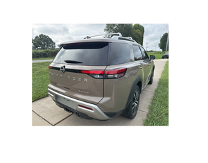 ได้รับการรับรอง Pre-owned 2023 Nissan Pathfinder Platinum - Product Image 3