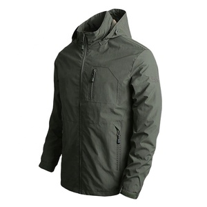 Chaqueta cortavientos ligera impermeable transpirable de piel de oveja de invierno personalizada OEM para hombres - Product Image 1