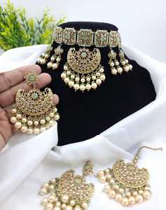 Hermoso conjunto de collar de gargantilla de diseñador con Maangtikka para mujer perfecto para boda, ropa de fiesta último conjunto de collar de lujo - Product Image 3