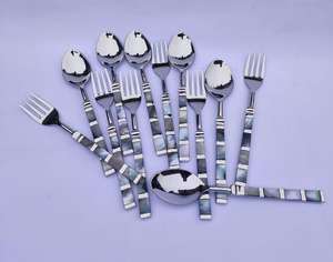 ช้อนและส้อมที่ออกแบบอย่างสวยงามสำหรับห้องครัวและงานปาร์ตี้ - Product Image 1