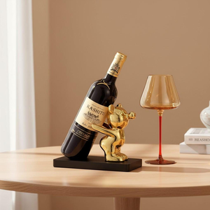 Porte-bouteilles à vin unique en métal noir, silhouette de bouteille, 9 bouteilles. Décoration audacieuse et moderne. Disponible à prix de gros. - Product Image 2