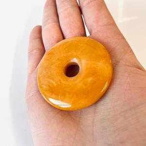 Colgante hecho de ámbar, Donut de ámbar natural color caramelo, Colgante circular amarillo - Product Image 2
