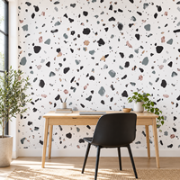 Papier peint MORLENX à motif terrazzo blanc avec des copeaux noirs, gris et pastel pour salon, chambre et café