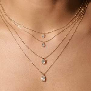 Collier pendentif pour femme en argent sterling 925 plaqué rhodium, élégant, serti de moissanite, serti à griffes - Product Image 1