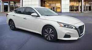 2022 Niss-an Altima 2.5 SV Traction avant 1.4L Berline à essence automatique avec sièges en cuir Direction gauche Euro III Emission - Product Image 3