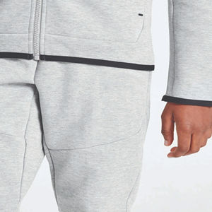 Chándal Deportivo Personalizado para Hombre con Estampado Invernal, 100% Algodón Felpa, Logotipo y Colores Personalizados, Todas las Tallas Disponibles - Product Image 4