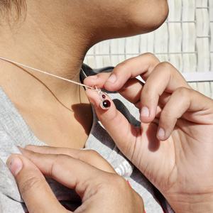 Pendentif en argent sterling 925 avec grenat cabochon, style religieux, qualité extrême, à porter pour les fêtes, pour enfants - Product Image 3