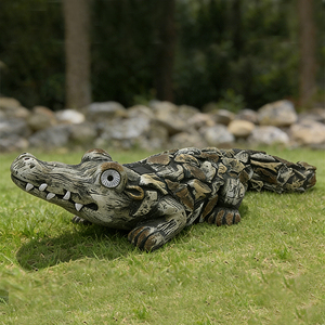 Sculpture de crocodile réaliste <span class=keywords><strong>pour</strong></span> <span class=keywords><strong>jardin</strong></span>, lumière solaire extérieure, yeux lumineux, statue en bois résistante aux intempéries - Product Image 1