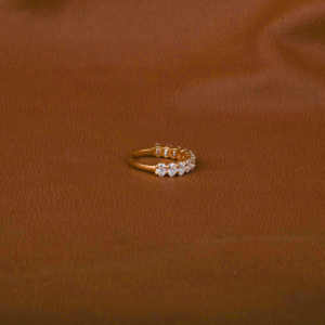 Oval Cut Lab Grown Diamond Wedding Band Classic 18KT Chapado en oro Half Eternity Band para Unisex Elegante regalo para ella - Product Image 4