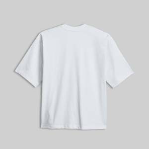 Camiseta Oversize Boxy 1016 con Diseño Estampado en Blanco y Serigrafía - Product Image 6