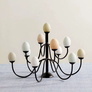 Support à oeufs en fer design avec finition moderne adapté aux intérieurs luxueux et contemporains - Product Image 1