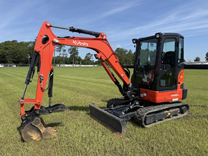 Mini-excavatrice Kubota KX033-4 abordable, excavatrice sur chenilles de 3,3 tonnes, économique en carburant, utilisée pour l'agriculture et la construction - Product Image 2