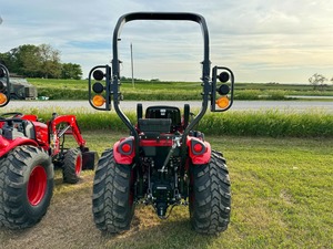 Mini Tractor Agrícola TYM T25 a Precio Económico, Tractor de Ruedas con Cargador, 24HP, 4x4, en Venta - Product Image 3