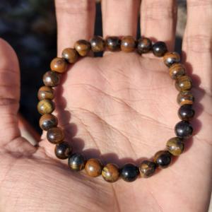 Bracelet pour homme classique en perles de graines d'œil de tigre de 8 mm, fait à la main, luxe, argent 925, réglable, pierres de guérison, cristaux, cadeau pour lui - Product Image 1