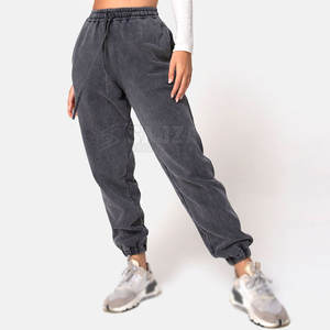 Joggers de lavado ácido de calidad superior para mujer que ofrecen un ajuste relajado y una tela suave ideal para cualquier uso - Product Image 3