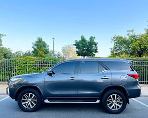 Toyota Fortuner VXR Nueva/Usada, TRANSMISIÓN AUTOMÁTICA, Color Negro, Euro6d - Product Image 3