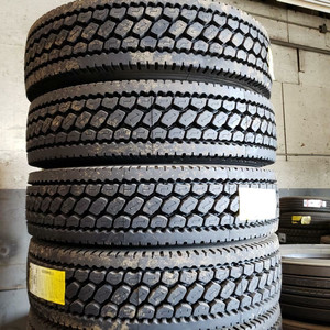 Neumático Doble para Camión 11R22.5 295 75R22.5 Radial de Repuesto con Banda de Rodadura Profunda, Marca Fleet, Nuevo - Product Image 1