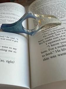 Resin <b>Book</b> Page Holder Finger Grip Durable Comfortable Reading <b>Accessory</b> Perfect For <b>Books</b> Study Materials Journals And Novels - Product Image 2