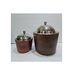 Pot de service en bois design avec couvercle martelé en acier inoxydable poli or pour buffet de mariage - Product Image 3