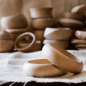 ห่วงใส่ผ้าเช็ดปากทำจากไม้ที่ยั่งยืนเป็นมิตรกับสิ่งแวดล้อมโต๊ะรับประทานอาหารสำหรับงานแต่งงานแบบเรียบง่าย - Product Image 1