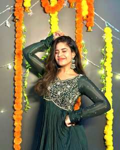 Mejore la belleza de su armario con este vestido de diseñador recién lanzado y elegante Dupatta para ocasiones de fiesta - Product Image 4