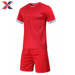 Uniforme de fútbol personalizado de servicio OEM de tarifa de fábrica, uniforme de fútbol de hombre de tela suave de calidad superior cómodo de color rojo - Product Image 2