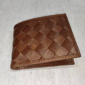 กระเป๋าสตางค์หนังแท้แบบทอมีพื้นผิวทำจากหนังแท้ป้องกัน RFID กระเป๋าสตางค์แบบพับสองทบขนาดเล็กออกแบบได้ตามต้องการส่งออกทั่วโลก - Product Image 5