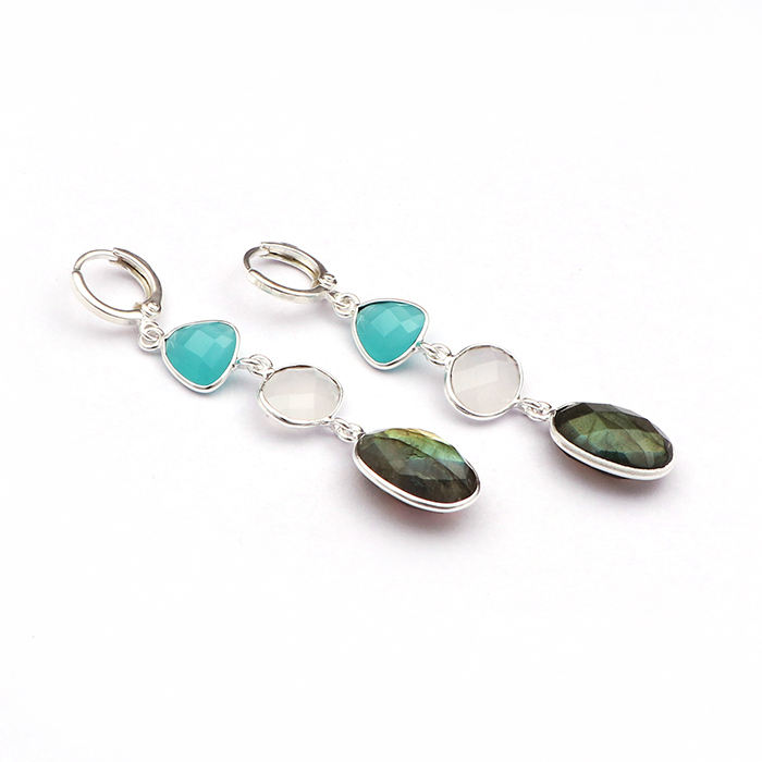 ท้องฟ้าสีฟ้าสีขาวสีเทา