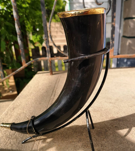 Tasse en corne de buffle de style viking de qualité supérieure avec support en fer forgé à la main Finition polie naturelle pour l'artisanat de la nature - Product Image 2