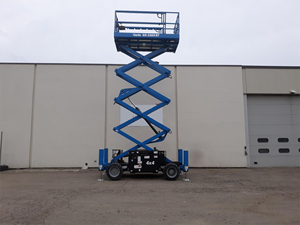 Elevadores de tijera para terreno áspero usados Genie RT con componentes básicos que incluyen caja de cambios de bomba de engranajes de motor - Product Image 6