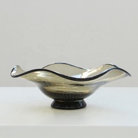 Bixuan Smoky für gepunktete Textur Mundgeblasene Kalknatzglas-Schale mit schwarzem Rand, Wellenkante, fußige Obstplatte, moderne Kunst