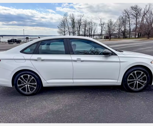 VOLKSWAGEN JETTA SPORT 2023 D'OCCASION CÔTÉ GAUCHE/CÔTÉ DROIT - Product Image 2