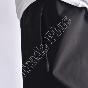 Pantalon de snowboard noir d'extérieur avec détail surdimensionné au niveau des genoux, doublure chaude, poches cargo fonctionnelles et coupe ample - Product Image 5