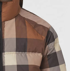 Veste matelassée courte imprimée pour femmes pour l'hiver Doublure en nylon matelassée Vêtement d'extérieur léger Manteau d'hiver chaud Service OEM - Product Image 3