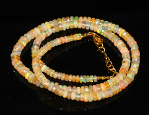 สร้อยโอปอล์เหลี่ยมเพชรพลอยจากโอปอลจากเอธิโอเปียธรรมชาติพร้อมส่งสร้อย42.45กะรัตพร้อมลูกปัดสีรุ้ง - Product Image 6