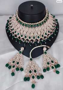 Diseño elegante chapado en oro tradicional gota perla y piedra tachonado pendiente Mangtika gargantilla collar conjunto y conjunto de joyería para mujer - Product Image 3