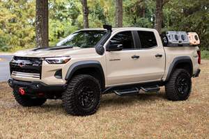 Colorado ZR2 Bison 4x4 2024, Diferenciales Delanteros y Traseros Bloqueables, Modificaciones Todoterreno, Color Metalizado Arena - Product Image 2