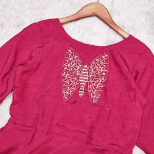 Robe longue en soie élégante pour femmes de créateur, robe de mariage, broderie imprimée numérique, bordure en dentelle, tenue de fête de style indien pakistanais - Product Image 6